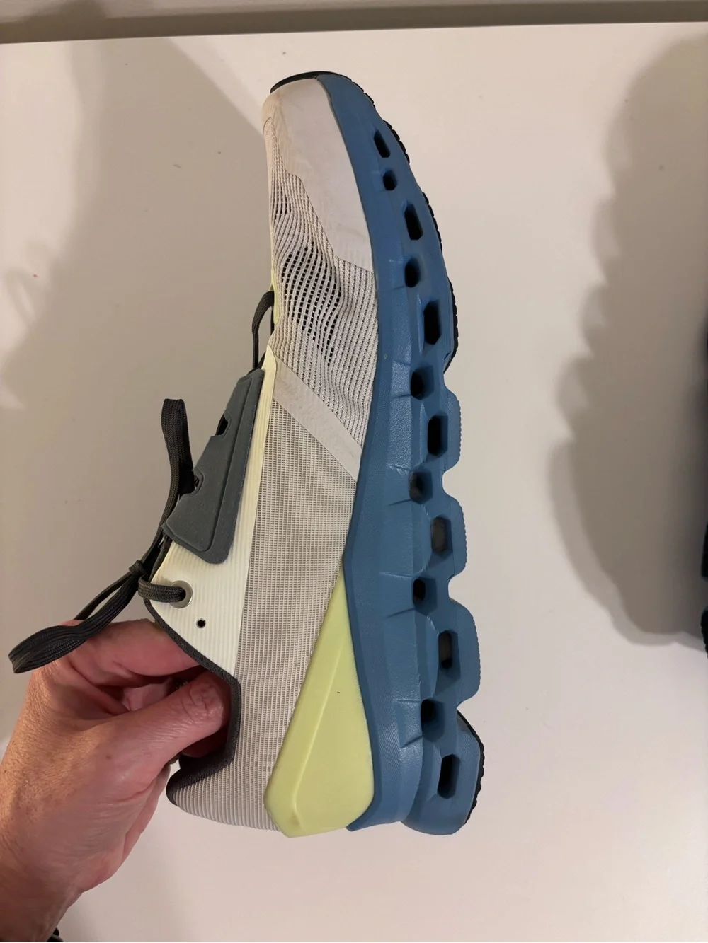 On Cloudstratus Men’s Running Shoes Frost Niagara Blue White Size 9.5